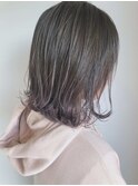 くすみアッシュの外ハネミディ