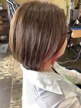 ワラティク(WARATI C) 白髪ぼかしとインナーカラー