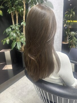 シティ(CITY) ツヤ髪グレージュ×ロングレイヤーカット【CHICA】