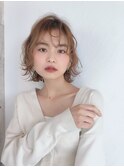柔らかベージュのガーリーボブ
