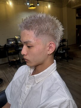 ミオ ベガ(Mio'' VEGA) バーストフェード金髪坊主×ホワイトカラー