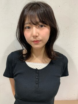 カーム(calm) くびれミディ×.ミディアムレイヤー×20代30代40代前髪あり