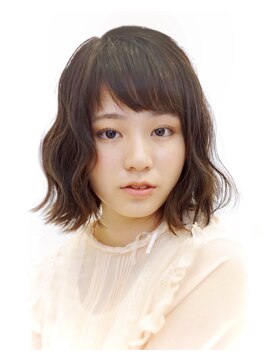 レジーナ トリドール(REGINA Tri'or) 【角川裕太】ガーリーな小顔スイングボブ