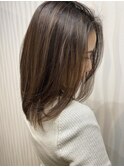 小顔ミディ×グレージュ×ナチュラルハイライト