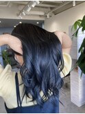 ネイビーカラー×低めのレイヤーカット