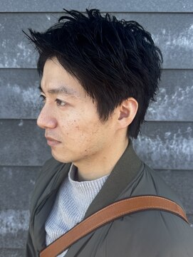 ヒュイル バイ ニアウ(Hwyl by Niau) メンズショートパーマニュアンスパーマスパイキーショートパーマ