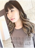 インナーカラー×シルバーベージュ×くびれ巻き