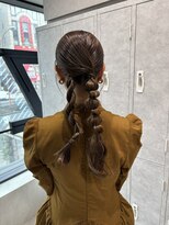 タイトヘアアレンジ タイトツイン 新宿 新宿東口