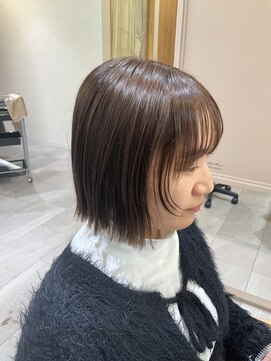 クク(coucou) 透明感ベージュカラー×コンパクトボブ