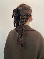カシェル(cashel)&nbsp;ふわふわアレンジ ヘアセット 編みおろしツイン