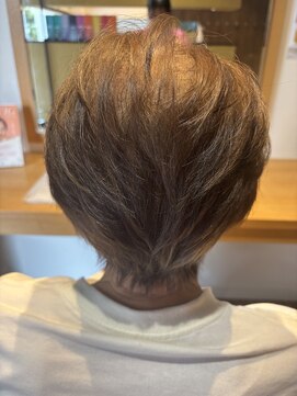 サザエ(SAZAE) 丸みシルエットで後ろ髪美人