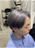 センターパート毛流れマッシュ襟足残しラベンダーシルバーカラー