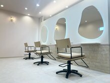 ミュミュ(mu-mu)の雰囲気(ベージュ基調の大人可愛い店内はお客様にワクワクとドキドキを♪)