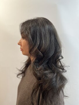 くせ毛を活かすロングレイヤー　オリーブアッシュ