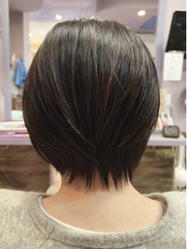 パワープラスヘアの写真/頭の形を綺麗に魅せるフォルム作りが得意です!360°どこから見ても美しいスタイルに挑戦してみませんか?