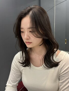 ルース(RUTH) くびれスタイル レイヤーカット 顔まわりカット ミディアム