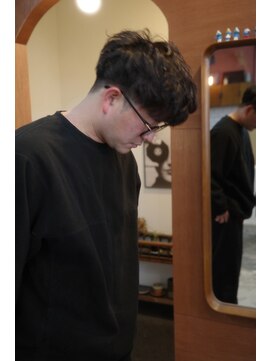 エディ(Edy) メンズパーマ波巻きスパイラルパーマ刈り上げマッシュ眉毛カット