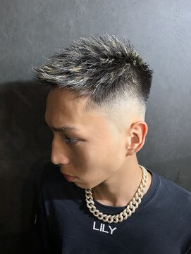 メンズ ラピス(Men's Lapis) フェードショートに金メッシュ