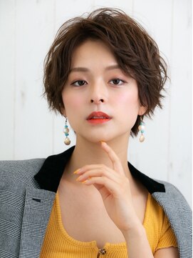 オピオ(Opio) センターパートで上品ハンサムショート　Opio服部