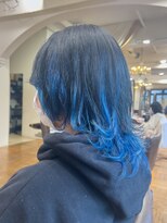 オブヘアーギンザ(Of HAIR GINZA) 青髪インナーカラー×ミディウルフ