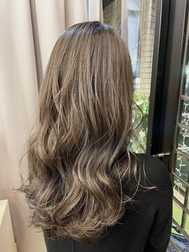 ツミキ(Tsumiki.) ハイライトで色素改善☆グレージュカラー