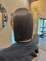 穀雨(Kokuu)&nbsp;グレージュ切りっぱなしボブ前髪ありミニボブミルクティベージュ