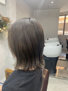 リアン(Lien) 赤味のない透明感ハイライト×アッシュグレージュ/外ハネボブ