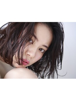 【ヘアカラー/グレイカラー専門店】夜19時以降も受付OK◎駅近の好立地で、お仕事帰りやお買い物帰りにも◎