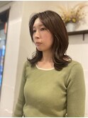 大人な女性らしさを引き出すミディアムレイヤー