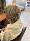 白髪ぼかしグレージュウルフ
