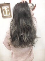 ヌフ(neuf) ハイライトグレーベージュ、ロングレイヤー