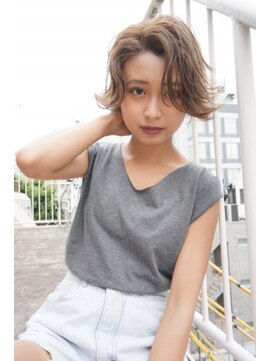 ジーナ(XENA) 外ハネショートボブ