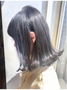 ランプ ヘアー(lamp hair) 【lamp】グレージュ、切りっぱなし前下がりロブ