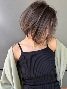 トルネード(TORNADO) 外国人風前下がりショートボブハイライトグレージュ　n7.31