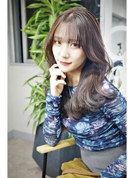 オグジュアリー 表参道(aux.) 顔まわりからふわっと!ロングレイヤースタイル