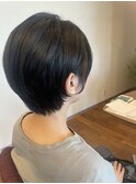 横顔思わず見たくなってしまうショートボブ