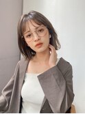 レイヤーカット　グレージュ　切りっぱなしミディアム　ボブ