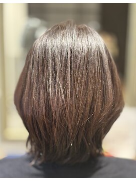 アンジー(Angee) 上品なツヤと柔らかい動きが魅力の大人ミディ♪