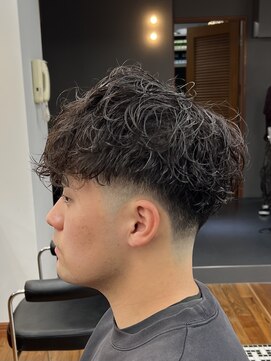 ザデイトウキョウ 表参道 青山(THE DAY TOKYO) MEN’S/サーフカール/刈り上げセンターパート/表参道駅/青山