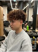 スパイキーショート フェード スペインカール ルーズパーマ