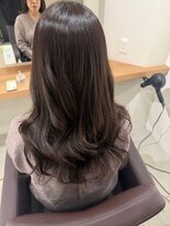 アトレ 福岡大名店(attrait)&nbsp;透明感あるグレージュロング × 艶髪トリートメント