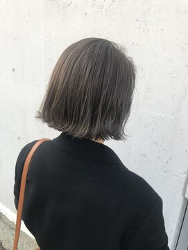 ヘアデザイン ソラ(Sola) 切りっぱなしボブ ハイライトアッシュベージュ透明感