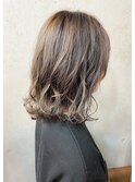 ハイライト×プラチナアッシュ×ふわミディ