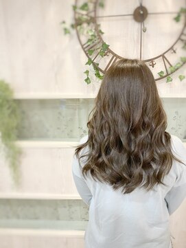 ルヴェール(Le Vert) 大人可愛い　ブリーチなしアッシュグレージュカラー　20代30代