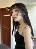 暗めグレートーンにザクっと顔まわりカット