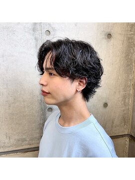 オーシャントーキョー(OCEAN TOKYO) スパイラル黒髪スーツツーブロックメンズパーマ