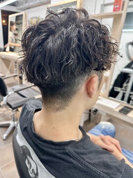 サロンドジョー(salon de joe) ツイストスパイラルパーマメンズマッシュ刈り上げ　奥東巧真