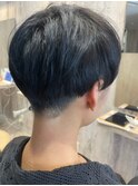 くせ毛を生かした毛流れ黒髪ショートマッシュ ビジネス/スーツ
