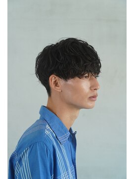 レタッチ バイ フィフス 天神大名(RETOUCH by fifth) ニュアンスパーマセンターパート毛流れパーマメンズヘア波巻き