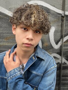 オムデュー(HOMME DEUX) 【YUKI】プードルパーマ×ハイライト